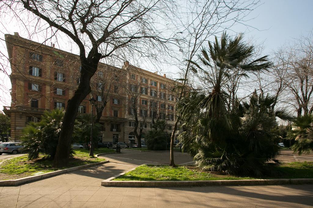 Апартаменти Cola Di Rienzo A E B Рим Номер фото